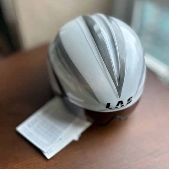 LAS Chronometro time trail helmet
Rare edition-brand new - Picture 2 of 3